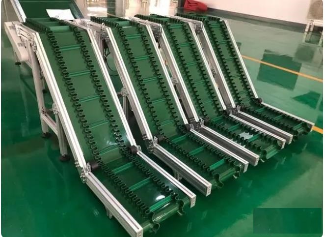 1685172090182420.jpg 裙邊皮帶輸送機(jī)